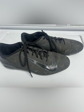 Nike soccer cleats. Mens 8.5
Great used condition!